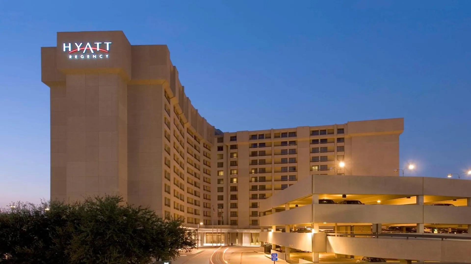 Where to Stay Near DFW Interfaith Chapel: 8 Airport Hotels